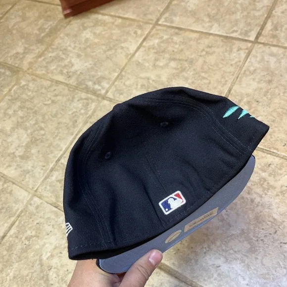 New Era Houston Astros 2017 World Series Champions Groovy Patch Blue UV 7 3/8 - Picture 5 of 10